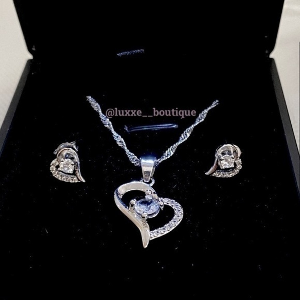 New! 925 Silver Diamond Heart Necklace And Earrings Set